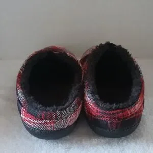 TOMS | NWOT Men\'s Berkeley Faux Fur Lined Slip On Slippers Red Plaid TOMS Toms for Men: Berkeley Red Plaid Slippers 10009119 - PLNDR main image 4